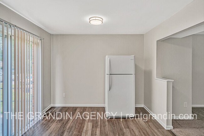 Building Photo - 2153 Mulberry St