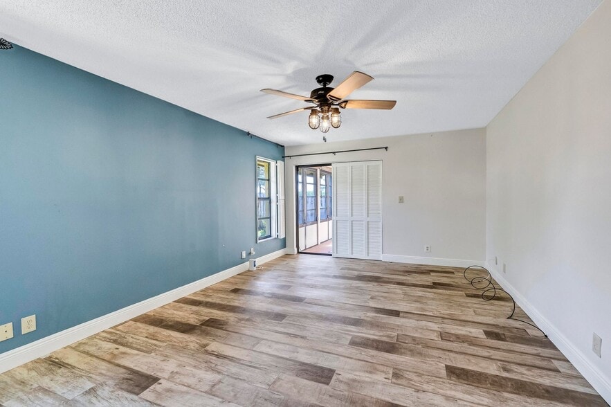 Building Photo - 2075 NW 15th Pl