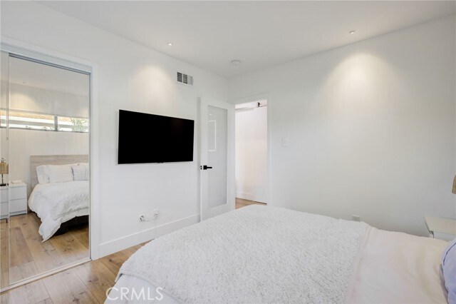 Building Photo - 8161 Encino Ave