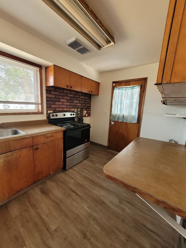 Building Photo - 207-209 Carswell Dr