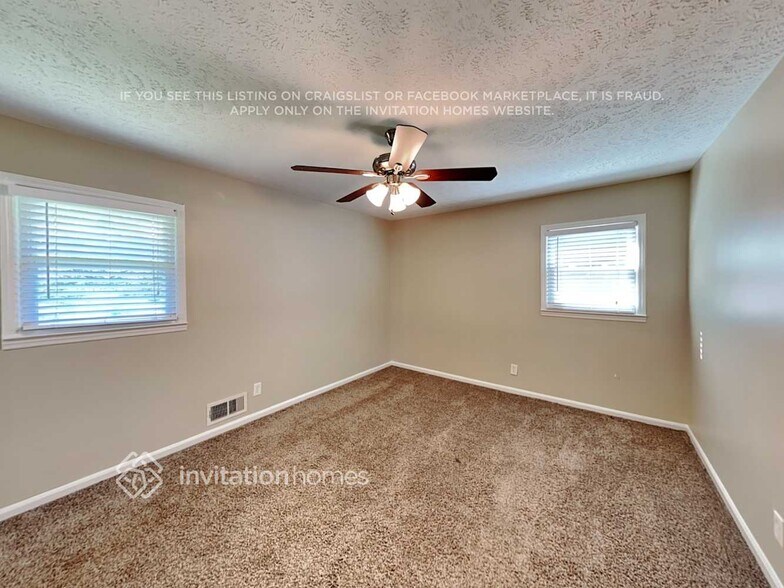 Building Photo - 504 Rivercrest Dr