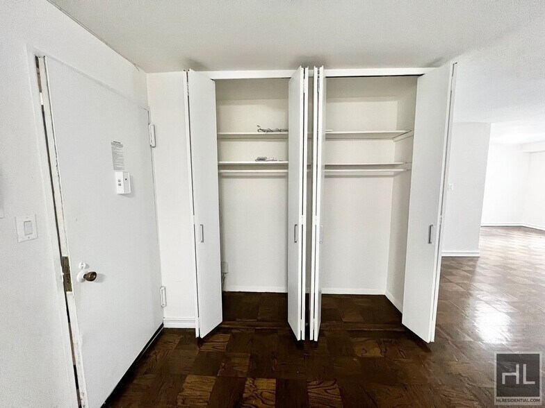 Building Photo - E 16 ST