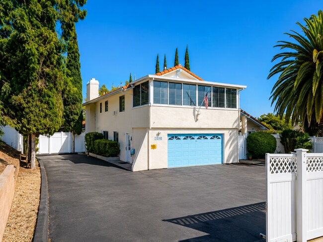 Building Photo - 2109 Bernardo Ave