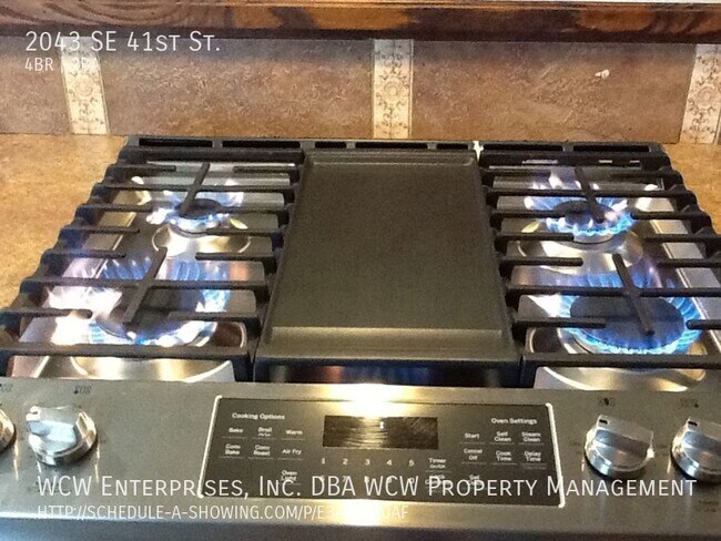 Building Photo - 2043 SE 41st St