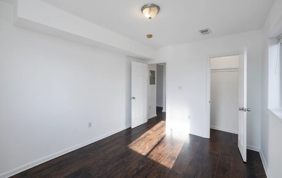 Building Photo - 506 Eastern Ave NE