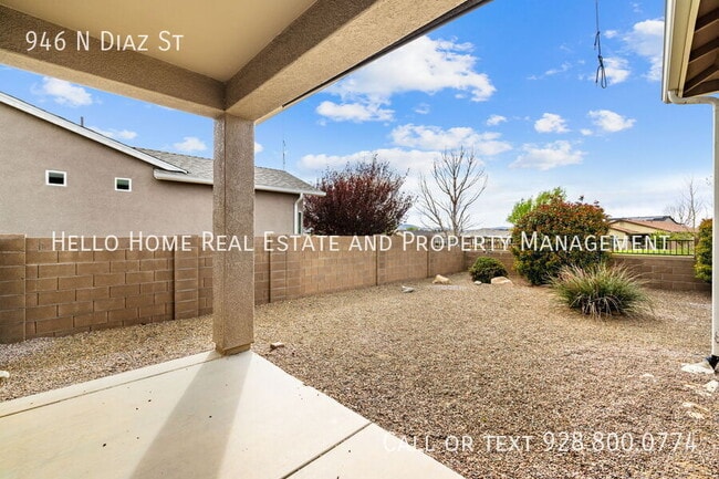 Building Photo - 946 N Diaz St