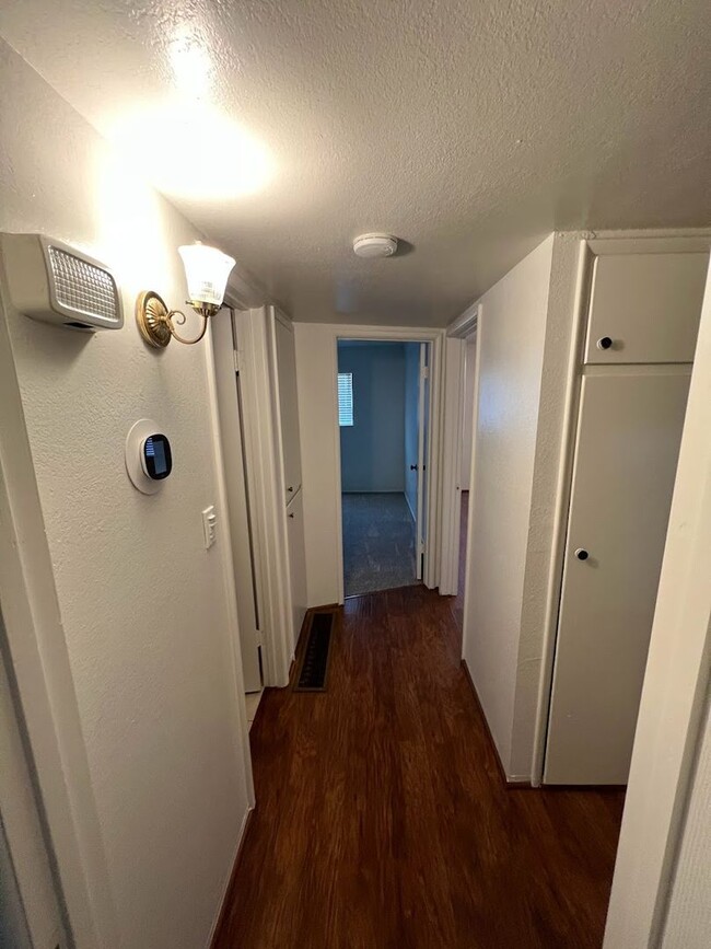 Building Photo - Charming Apartment with Solar