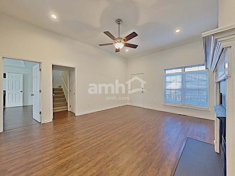 Building Photo - 434 Parrish Hill