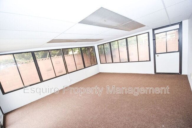 Building Photo - 833 Sharon Dr