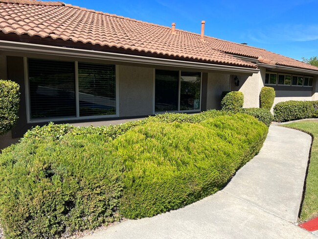 Building Photo - Oaks North Townhome with Views