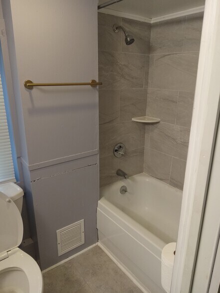 Bathroom - 31 Farrell Rd
