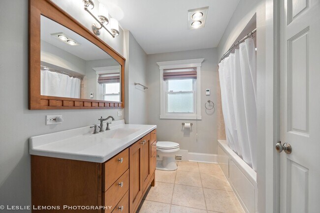 Building Photo - Great House in a great location!