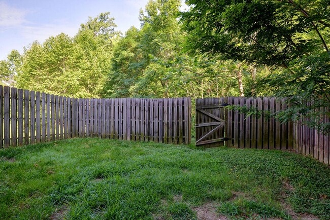 Building Photo - End unit Townhome in Riverwalk Townes