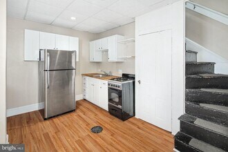 Building Photo - 430 E Flora St