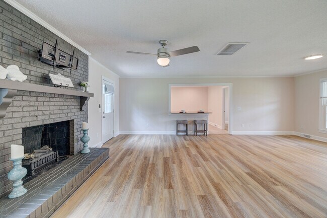 Building Photo - 617 Windemere Rd