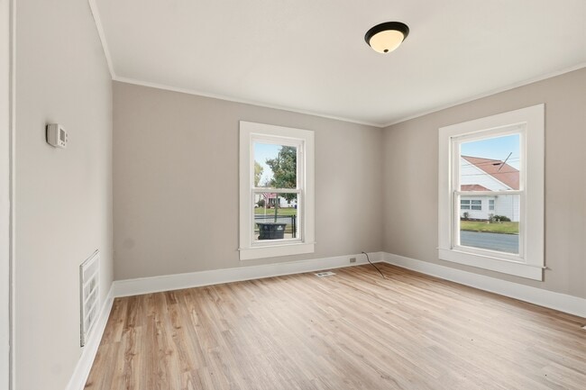 Building Photo - 8 Hames St