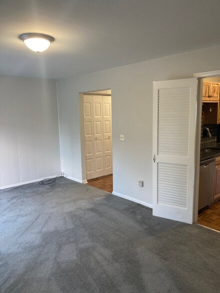 Building Photo - 151 Haverford Dr