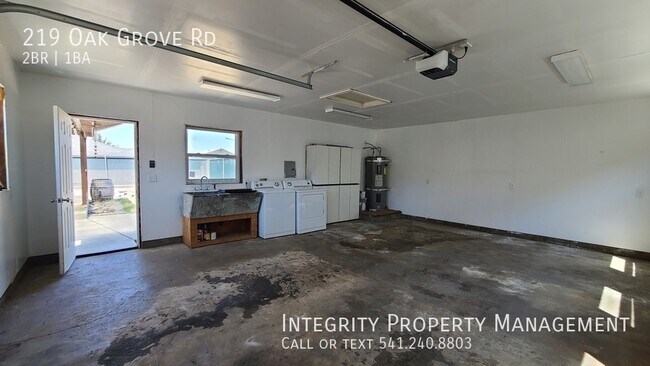 Building Photo - 219 Oak Grove Rd