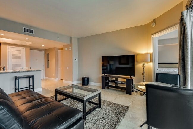 Building Photo - Turnberry Towers 1904E-Strip/Golf/City Views from this Fully Furnished 1Bd Residence