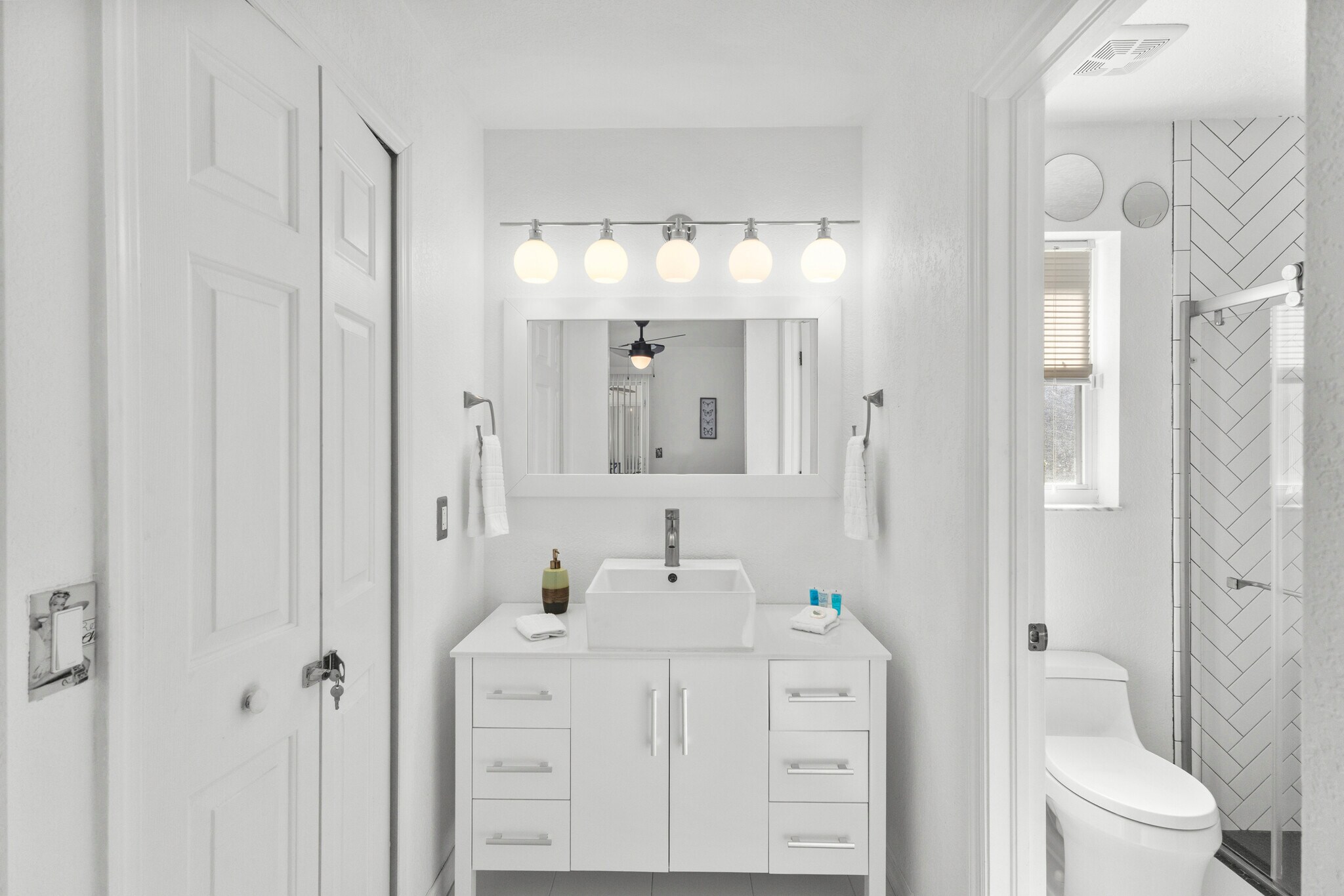 Building Photo - 3620 Candia Ave