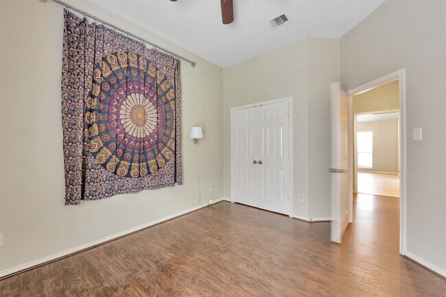 Building Photo - 871 Falling Springs Ln
