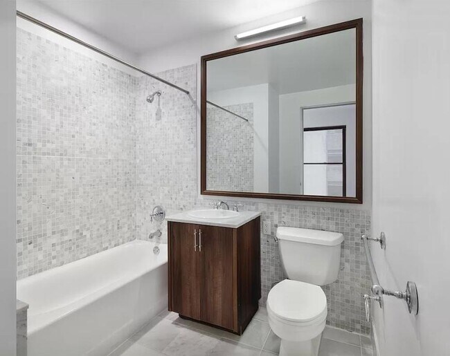 Building Photo - 4 bedroom in New York NY 10005