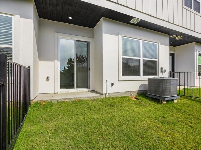 Building Photo - 12001 Vista Parke Dr