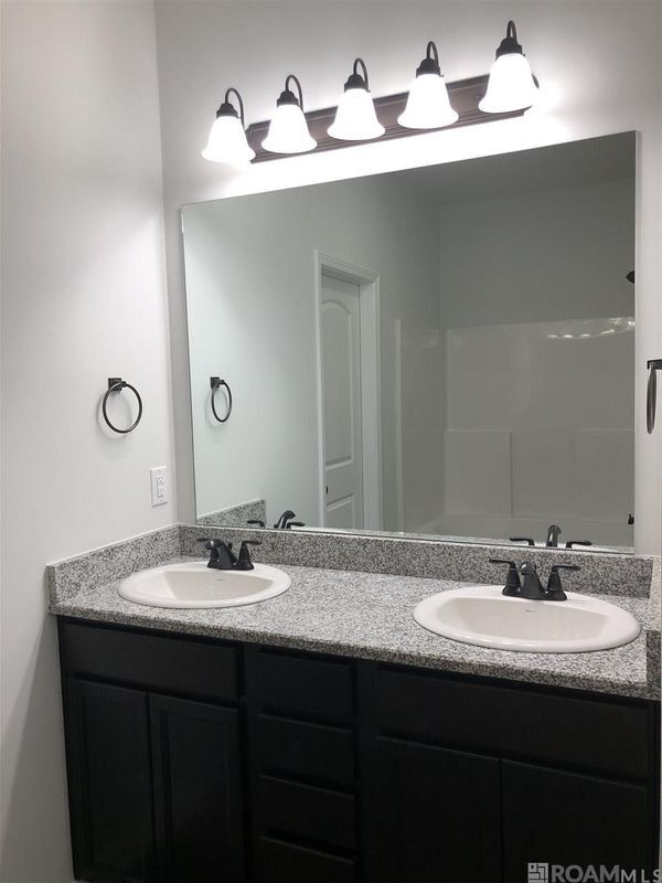 Building Photo - 26612 Parkwood Dr