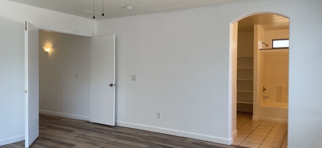 Building Photo - Beautiful 3 bed, 2 bath home in convenient El Mirage neighborhood!