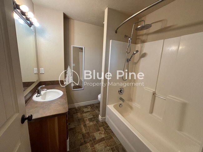 Building Photo - 1207 N Drystone Dr