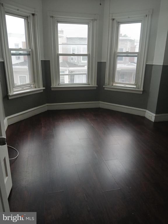 Building Photo - 267 W Sheldon St