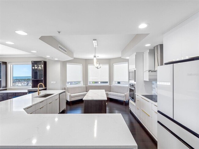 Building Photo - 5823 Bowen Daniel Dr