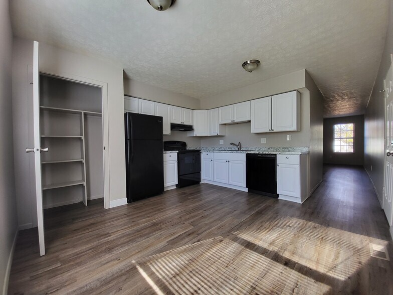 Primary Photo - 3803 Zephyr Pl