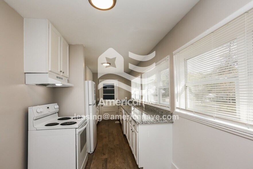 Building Photo - 514 Naples Rd