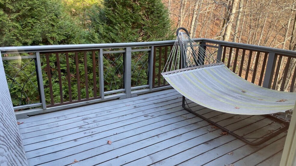 Building Photo - 369 Hillside Dr