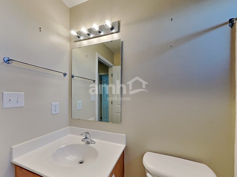 Building Photo - 133 Milroy Ln