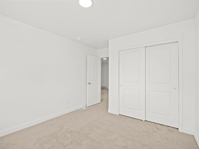 Building Photo - Beautiful 3-bedroom, 2.5-bath townhome