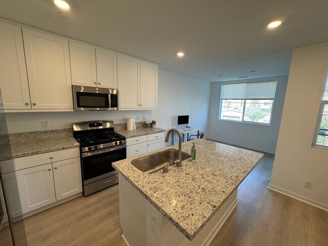 Building Photo - 4100 E Cir Paseo