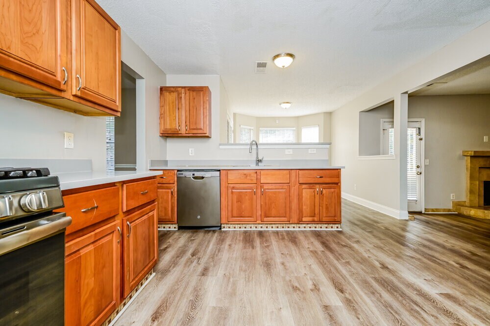 Building Photo - 6686 Pole Creek Dr