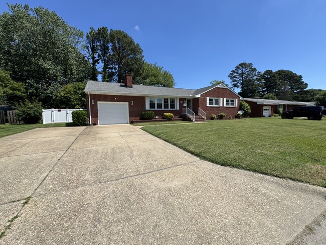 Building Photo - 117 Southerland Dr