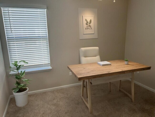 Building Photo - Great home in a gated community
