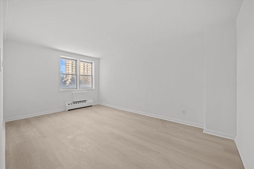 Building Photo - 5700 Arlington Ave