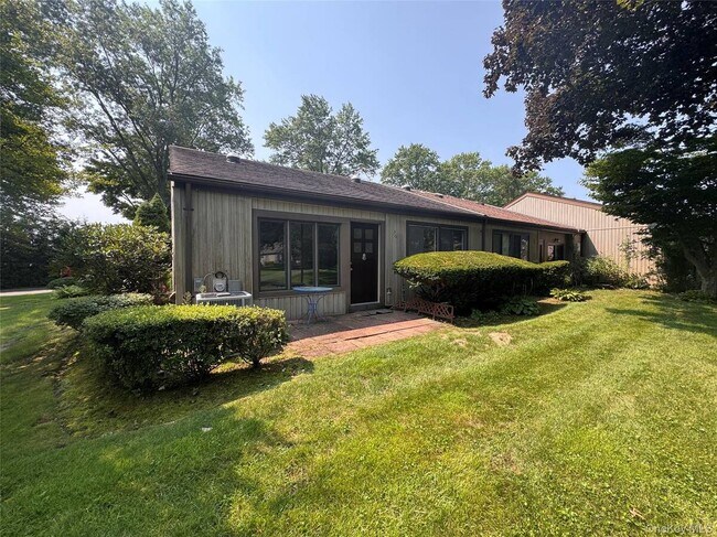 Building Photo - 20 Strathmore Gate Dr