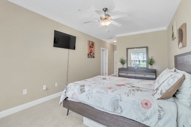 Building Photo - 124 Gallery Dr