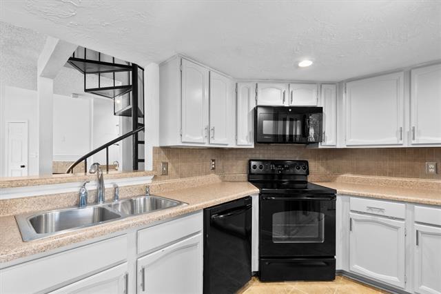 Building Photo - 5590 Spring Valley Rd