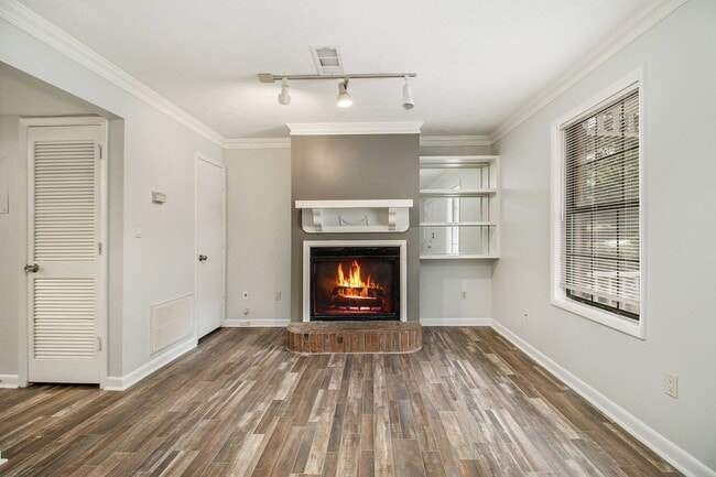 Building Photo - 2BR/1.5BA Close to Downtown Snellville!