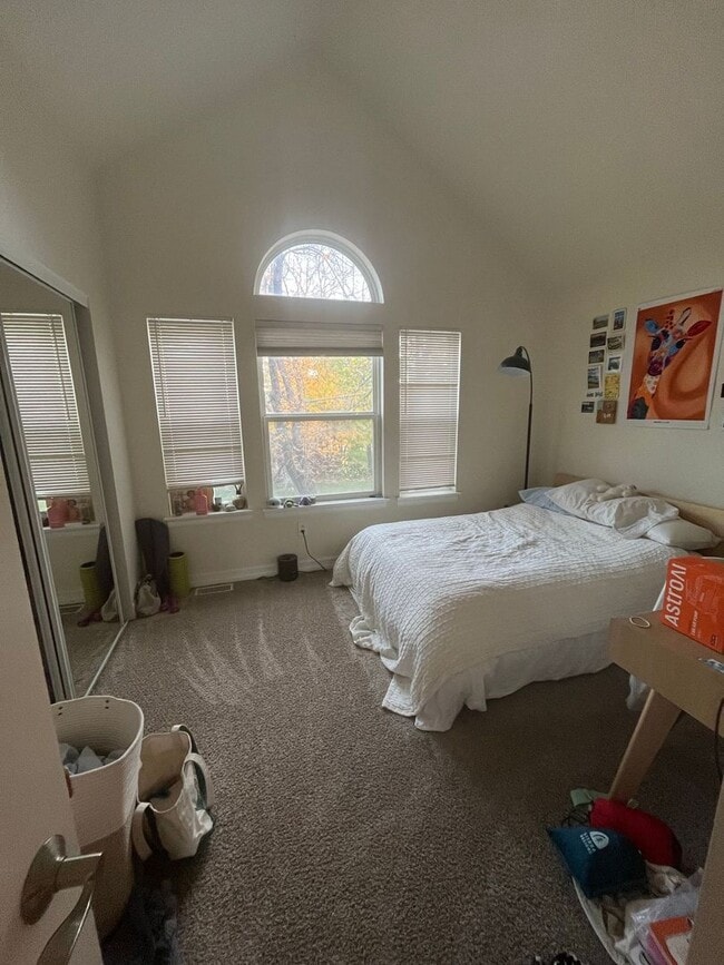 Building Photo - Charming 2 Bed/1.5 Bath Townhome Near Downtown Boulder