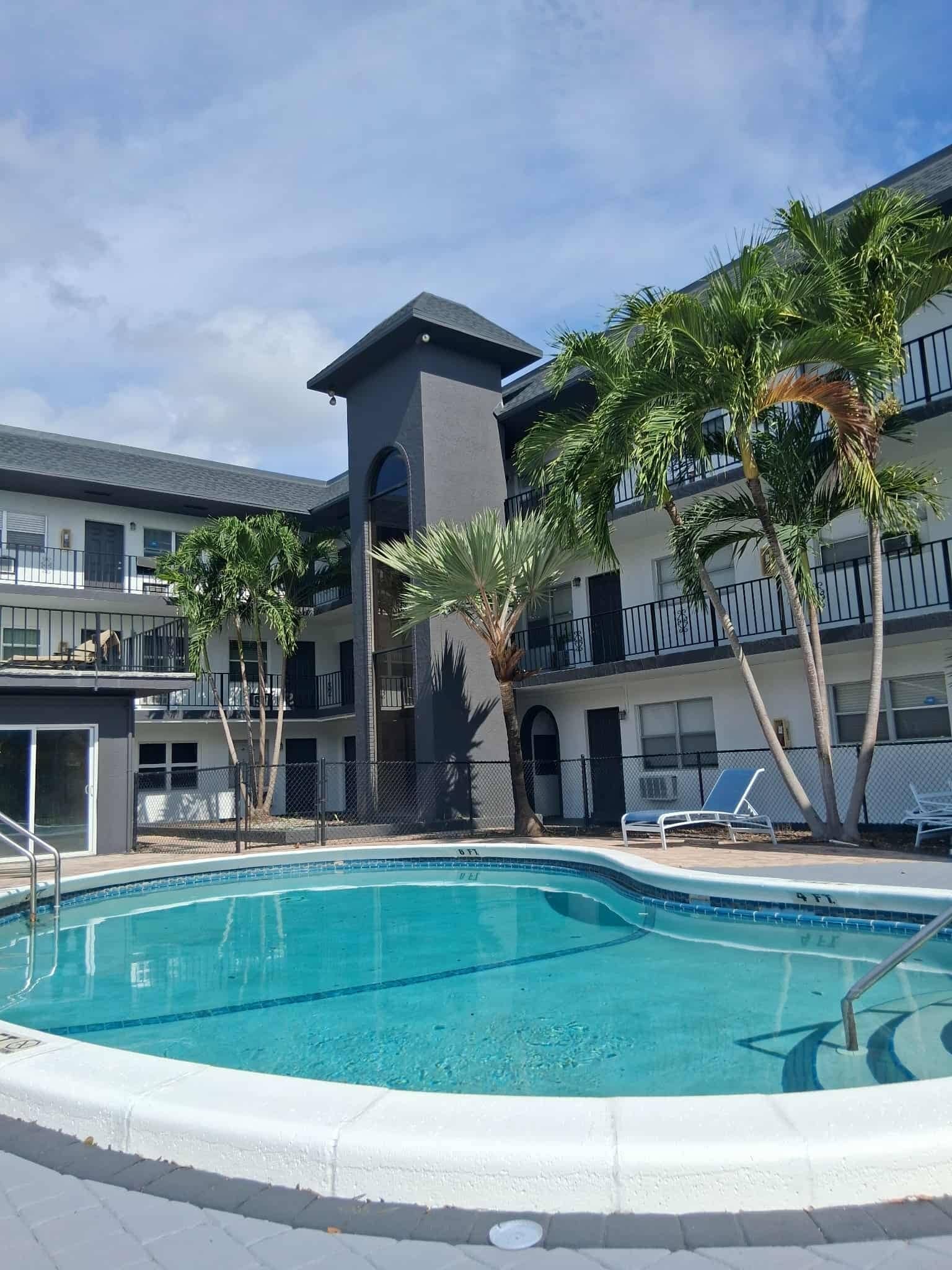 Building Photo - 1100 NE 9th Ave