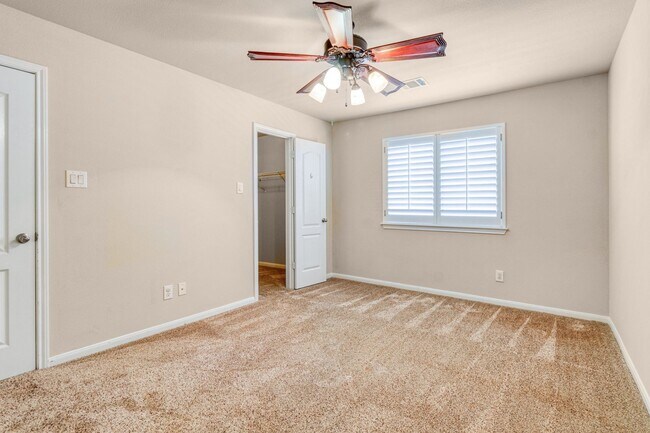 Building Photo - 8707 Roswell Ridge