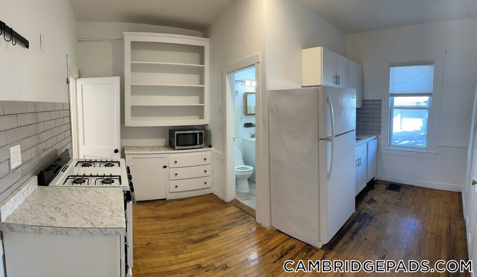 Building Photo - 148 5th St